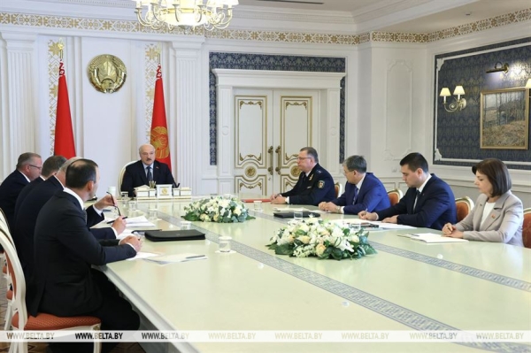 Судьба Украины, просьба от Путина, самая медийная персона и "незачет" Минобразования. Акценты яркой Недели Президента Судьба Украины, просьба от Путина, самая медийная персона и "незачет" Минобразования. Акценты яркой Недели Президента