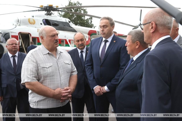 Лукашенко ставит задачу выходить на темпы уборочной в 6% площадей в день Лукашенко ставит задачу выходить на темпы уборочной в 6% площадей в день