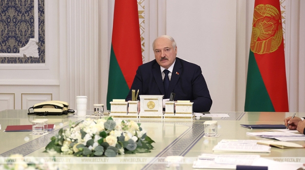 Динамика в АПК, фишки Форума регионов и отечественная вакцина. Лукашенко собрал совещание по развитию Витебской области Динамика в АПК, фишки Форума регионов и отечественная вакцина. Лукашенко собрал совещание по развитию Витебской области