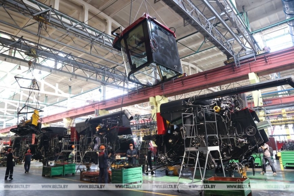 Какую роль в создании отрасли белорусского зернового комбайностроения сыграл Президент. Разбираемся в истории и перспективах