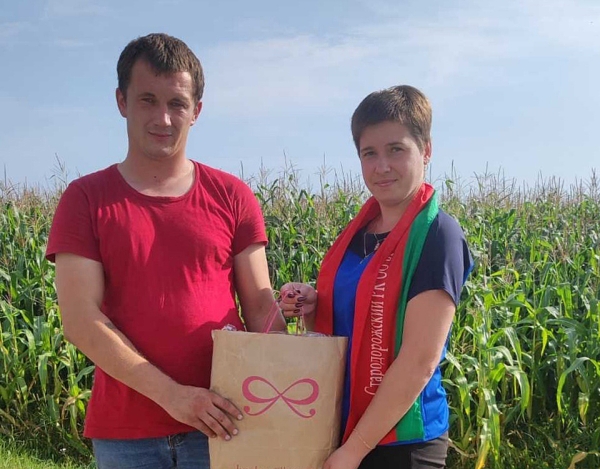 Молодой комбайнер Владимир Домарад вошел в число тысячников и получил награду от БРСМ