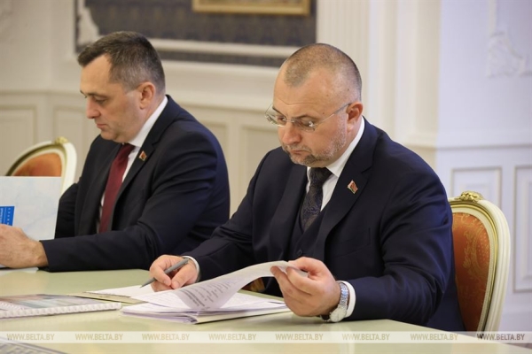 Динамика в АПК, фишки Форума регионов и отечественная вакцина. Лукашенко собрал совещание по развитию Витебской области Динамика в АПК, фишки Форума регионов и отечественная вакцина. Лукашенко собрал совещание по развитию Витебской области