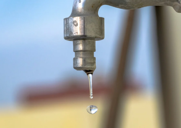 В Новом Рабаке с территории фермы исчезла водонапорная башня В Новом Рабаке с территории фермы исчезла водонапорная башня