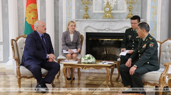Лукашенко на встрече с министром обороны КНР: видение мироустройства КНР и Беларуси полностью совпадает Лукашенко на встрече с министром обороны КНР: видение мироустройства КНР и Беларуси полностью совпадает