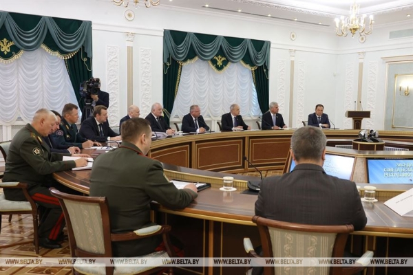 Лукашенко собрал заседание Совбеза по вопросам обеспечения национальной безопасности Беларуси Лукашенко собрал заседание Совбеза по вопросам обеспечения национальной безопасности Беларуси