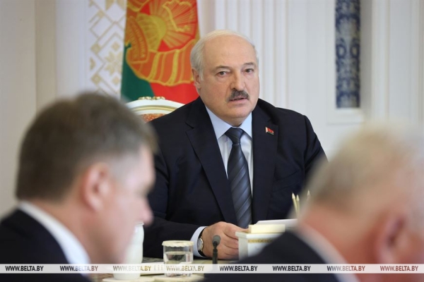 Судьба Украины, просьба от Путина, самая медийная персона и "незачет" Минобразования. Акценты яркой Недели Президента Судьба Украины, просьба от Путина, самая медийная персона и "незачет" Минобразования. Акценты яркой Недели Президента