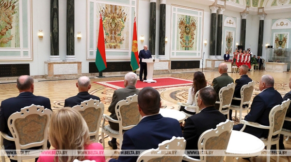 Лукашенко: чем больше личных достижений, тем сильнее наша Беларусь Лукашенко: чем больше личных достижений, тем сильнее наша Беларусь