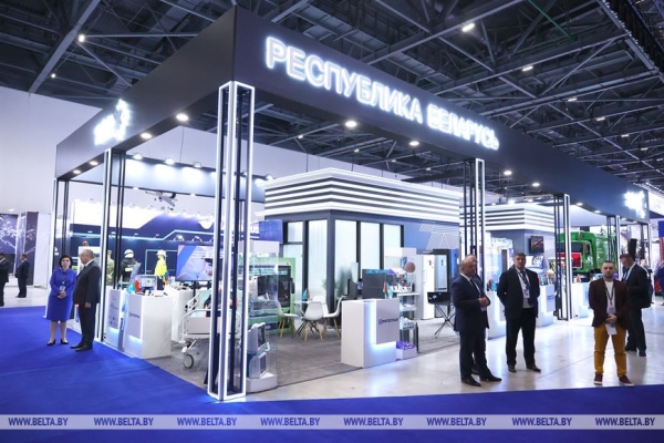 Головченко передал Токаеву приглашение Президента Беларуси посетить республику с официальным визитом Головченко передал Токаеву приглашение Президента Беларуси посетить республику с официальным визитом