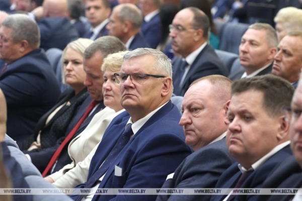 Лукашенко: мы должны показать всем, что у нас есть страна и мы этой страной будем управлять Лукашенко: мы должны показать всем, что у нас есть страна и мы этой страной будем управлять