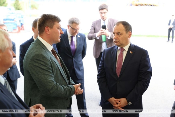 Самосвал на водородном топливе и гусеничный экскаватор. Головченко ознакомился с новой техникой БЕЛАЗа Самосвал на водородном топливе и гусеничный экскаватор. Головченко ознакомился с новой техникой БЕЛАЗа