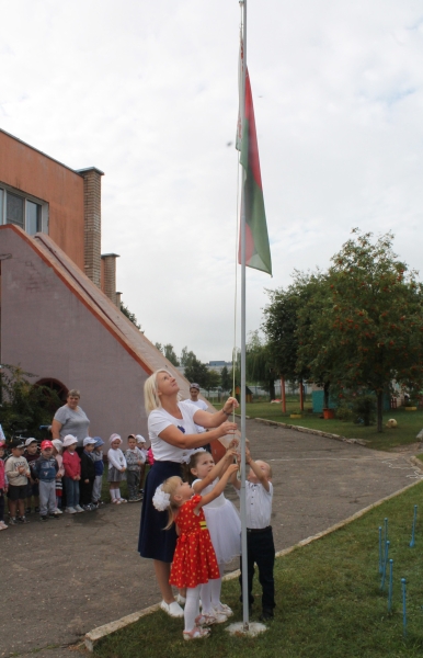 В Дошкольном центре развития ребенка прошла торжественная линейка, посвященная Дню знаний