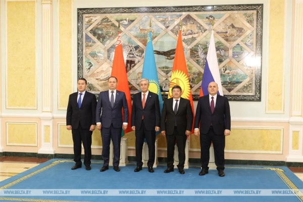 Головченко передал Токаеву приглашение Президента Беларуси посетить республику с официальным визитом Головченко передал Токаеву приглашение Президента Беларуси посетить республику с официальным визитом