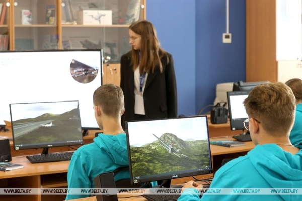 Лукашенко учащимся национального технопарка: вы молодцы, вы наше будущее Лукашенко учащимся национального технопарка: вы молодцы, вы наше будущее