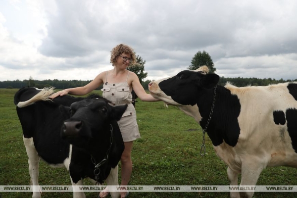 "Ваша жизнь в деревне будет такой, какой вы захотите". О чем мечтает семья блогеров из белорусской глубинки