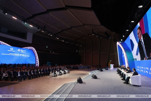 Головченко передал Токаеву приглашение Президента Беларуси посетить республику с официальным визитом Головченко передал Токаеву приглашение Президента Беларуси посетить республику с официальным визитом