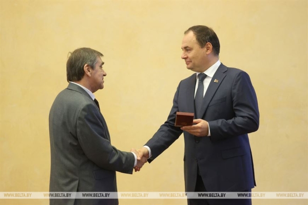 "Государственная награда - это символ доверия". Премьер-министр Беларуси вручил госнаграды "Государственная награда - это символ доверия". Премьер-министр Беларуси вручил госнаграды