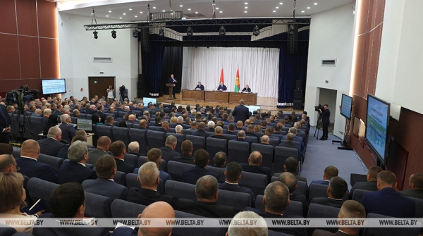 Лукашенко: мы должны показать всем, что у нас есть страна и мы этой страной будем управлять Лукашенко: мы должны показать всем, что у нас есть страна и мы этой страной будем управлять