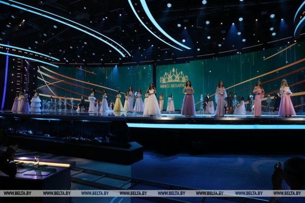 Лукашенко посетил финал ХIII Национального конкурса красоты «Мисс Беларусь — 2023» Лукашенко посетил финал ХIII Национального конкурса красоты «Мисс Беларусь — 2023»