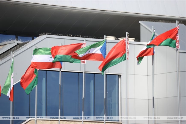 Лукашенко лично проводил Президента Экваториальной Гвинеи в аэропорту Лукашенко лично проводил Президента Экваториальной Гвинеи в аэропорту