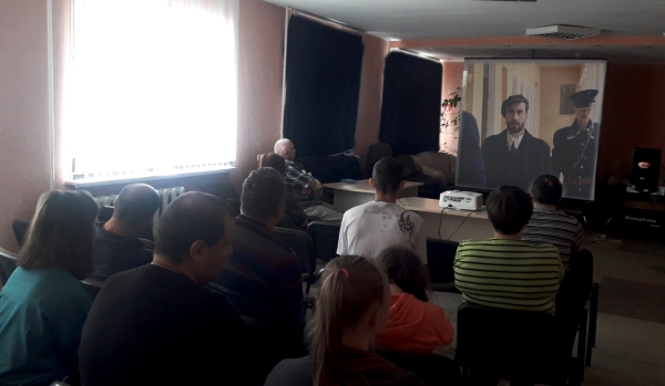 В Старых Дорогах прошел премьерный показ фильма «На другом берегу» В Старых Дорогах прошел премьерный показ фильма «На другом берегу»