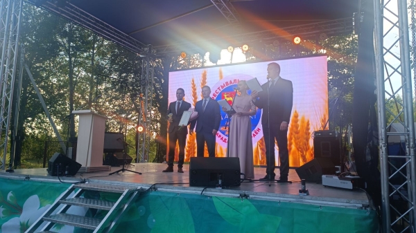 Церемония чествования лидеров жатвы-2023 прошла на районных «Дожинках»