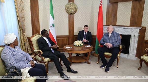 Лукашенко лично проводил Президента Экваториальной Гвинеи в аэропорту Лукашенко лично проводил Президента Экваториальной Гвинеи в аэропорту