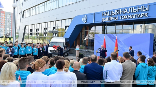 Лукашенко: для Беларуси талантливые люди, интеллект нации - самое большое богатство Лукашенко: для Беларуси талантливые люди, интеллект нации - самое большое богатство