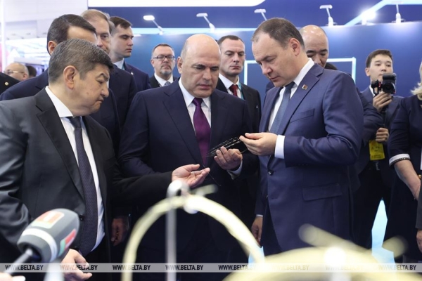 Головченко передал Токаеву приглашение Президента Беларуси посетить республику с официальным визитом Головченко передал Токаеву приглашение Президента Беларуси посетить республику с официальным визитом