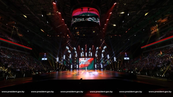 Овации Александру Лукашенко устроили на патриотическом форуме