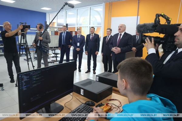 Лукашенко: для Беларуси талантливые люди, интеллект нации - самое большое богатство Лукашенко: для Беларуси талантливые люди, интеллект нации - самое большое богатство