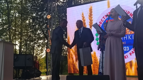 Церемония чествования лидеров жатвы-2023 прошла на районных «Дожинках»