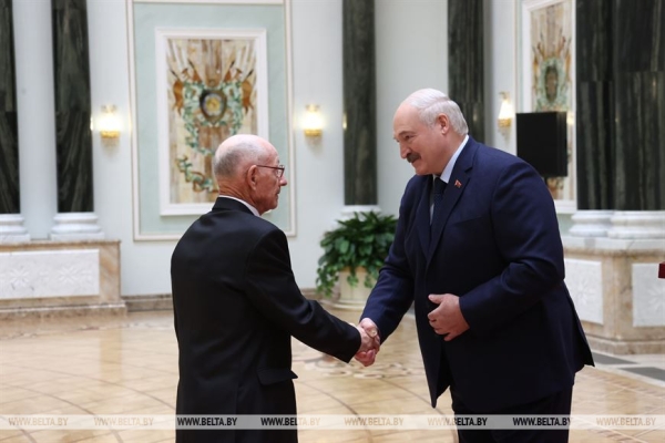 Народное единство, переговоры с Путиным, турецкое плечо и финишная прямая для депутатов. Главные итоги недели Президента Народное единство, переговоры с Путиным, турецкое плечо и финишная прямая для депутатов. Главные итоги недели Президента