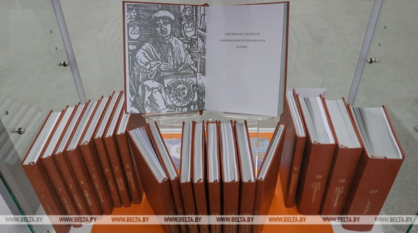 Технопарк "на плечах гигантов", счастье Лукашенко, Совбез, родная мова и день дарения. Главные итоги недели Президента Технопарк "на плечах гигантов", счастье Лукашенко, Совбез, родная мова и день дарения. Главные итоги недели Президента