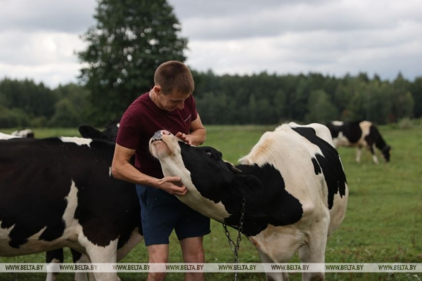 "Ваша жизнь в деревне будет такой, какой вы захотите". О чем мечтает семья блогеров из белорусской глубинки