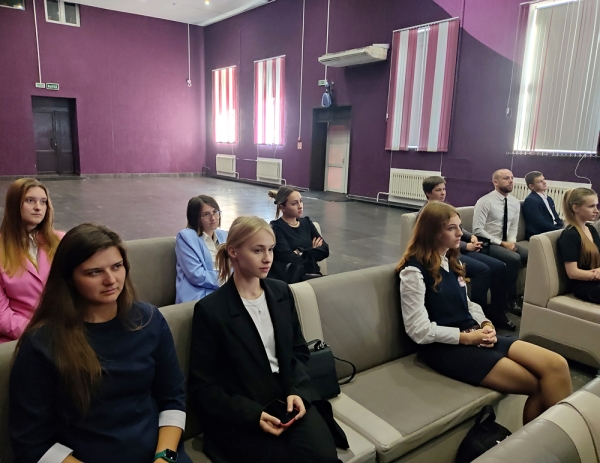 Работу молодежного центра «Юность» обсуждали на заседании Молодежного парламента Работу молодежного центра «Юность» обсуждали на заседании Молодежного парламента