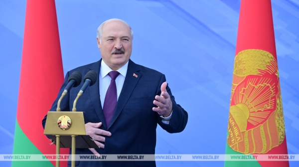 Технопарк "на плечах гигантов", счастье Лукашенко, Совбез, родная мова и день дарения. Главные итоги недели Президента Технопарк "на плечах гигантов", счастье Лукашенко, Совбез, родная мова и день дарения. Главные итоги недели Президента