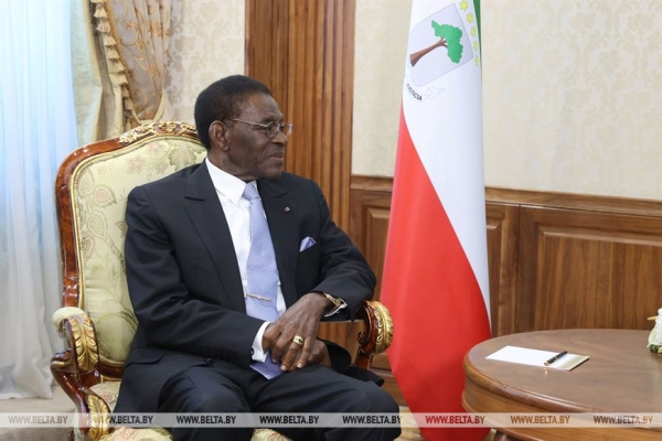 Лукашенко лично проводил Президента Экваториальной Гвинеи в аэропорту Лукашенко лично проводил Президента Экваториальной Гвинеи в аэропорту