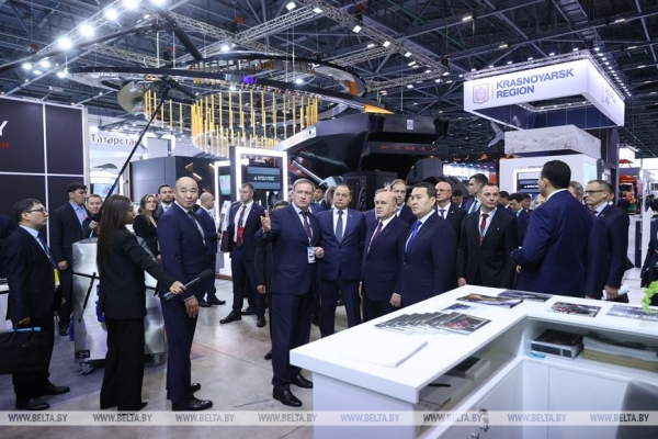 Головченко передал Токаеву приглашение Президента Беларуси посетить республику с официальным визитом Головченко передал Токаеву приглашение Президента Беларуси посетить республику с официальным визитом