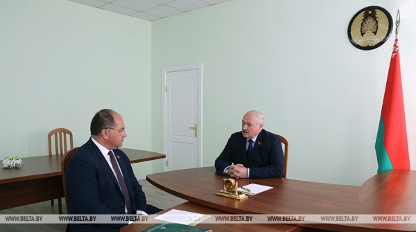 Лукашенко обсудил с Головатым ситуацию на "Беларуськалии" Лукашенко обсудил с Головатым ситуацию на "Беларуськалии"