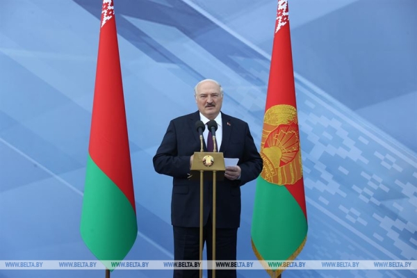 Технопарк "на плечах гигантов", счастье Лукашенко, Совбез, родная мова и день дарения. Главные итоги недели Президента Технопарк "на плечах гигантов", счастье Лукашенко, Совбез, родная мова и день дарения. Главные итоги недели Президента