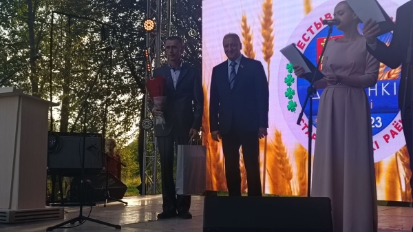 Церемония чествования лидеров жатвы-2023 прошла на районных «Дожинках»