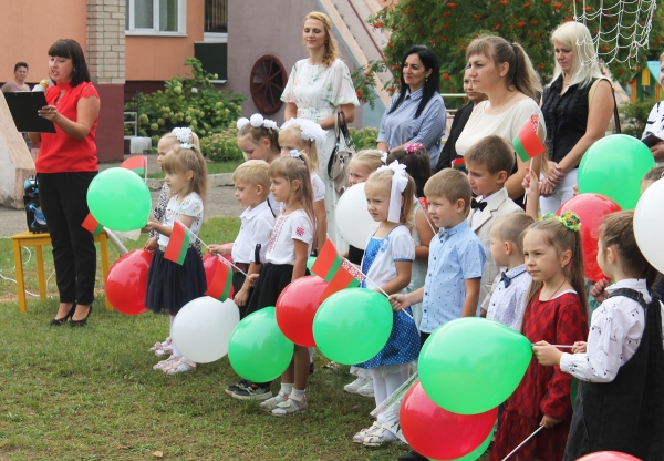 В Дошкольном центре развития ребенка прошла торжественная линейка, посвященная Дню знаний