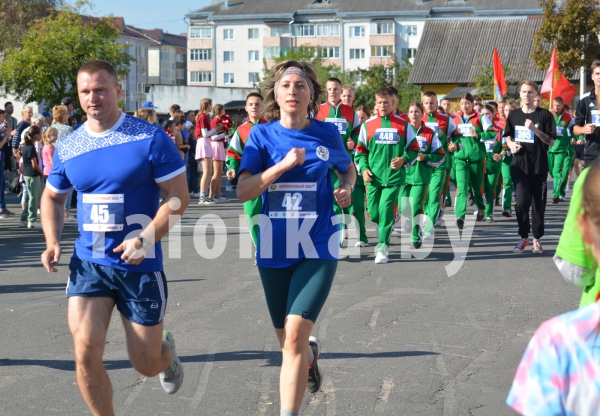 Корпоративный забег «Языльской десятки» — самый зрелищный на фестивале Корпоративный забег «Языльской десятки» — самый зрелищный на фестивале
