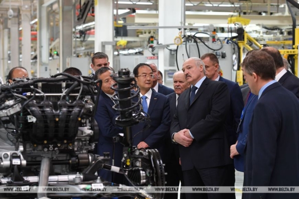 "Это будет самая большая реклама". Как мечта Лукашенко превратила "Джили" в народный автомобиль