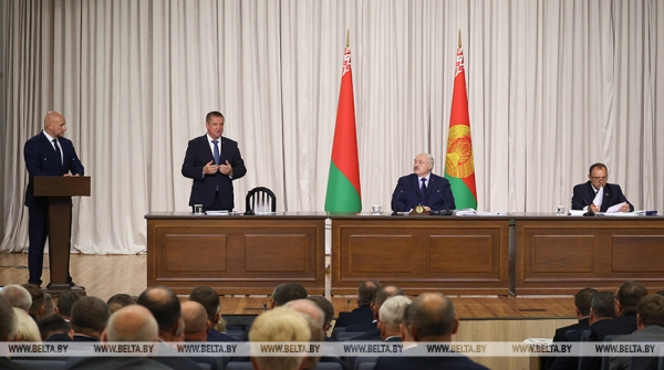 Лукашенко: мы должны показать всем, что у нас есть страна и мы этой страной будем управлять Лукашенко: мы должны показать всем, что у нас есть страна и мы этой страной будем управлять