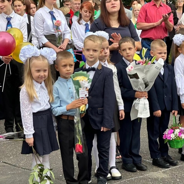 День знаний в гимназии собрал на торжественной линейке педагогов, учащихся и их родителей День знаний в гимназии собрал на торжественной линейке педагогов, учащихся и их родителей