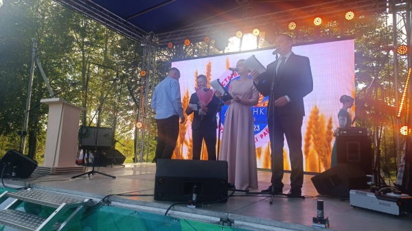 Церемония чествования лидеров жатвы-2023 прошла на районных «Дожинках»