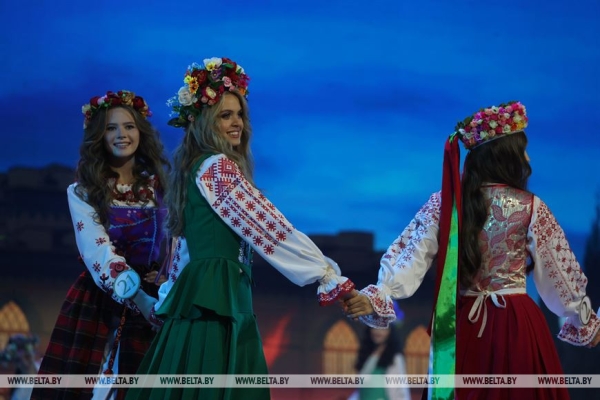 Лукашенко посетил финал ХIII Национального конкурса красоты «Мисс Беларусь — 2023» Лукашенко посетил финал ХIII Национального конкурса красоты «Мисс Беларусь — 2023»