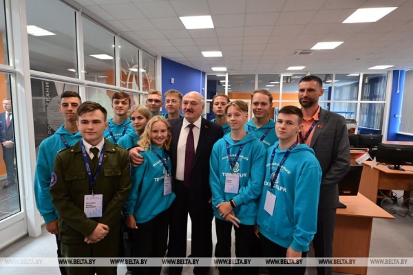 Лукашенко: для Беларуси талантливые люди, интеллект нации - самое большое богатство Лукашенко: для Беларуси талантливые люди, интеллект нации - самое большое богатство