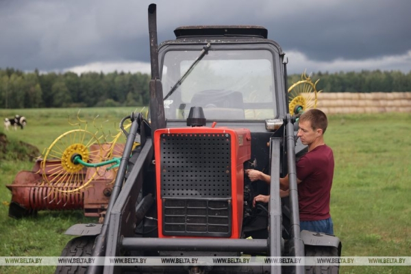 "Ваша жизнь в деревне будет такой, какой вы захотите". О чем мечтает семья блогеров из белорусской глубинки